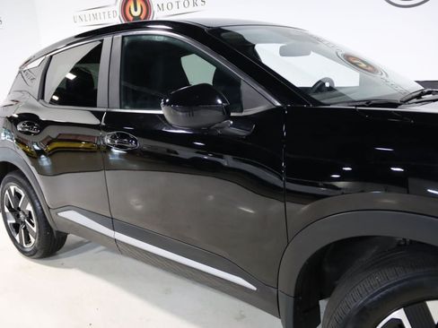 Used 2025 Nissan Kicks SV AWD/4WD image 8