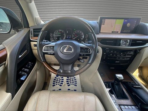 Used 2017 Lexus LX 570 4WD w/ Luxury Package image 10