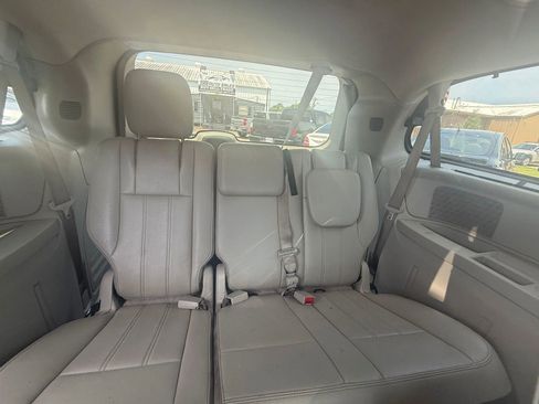 Used 2012 Chrysler Town & Country Touring-L w/ Entertainment Group #2 FWD image 18