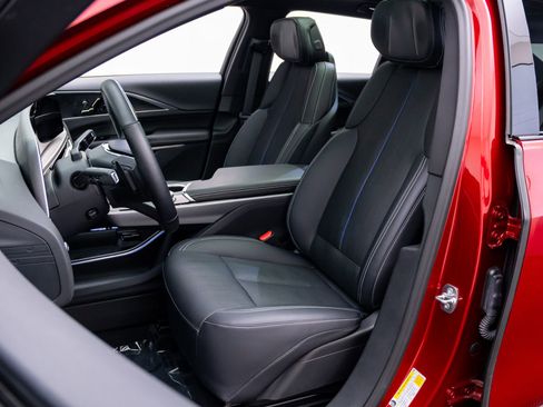 Certified 2025 Cadillac Lyriq Luxury w/ LPO, Floor Liner Package image 18