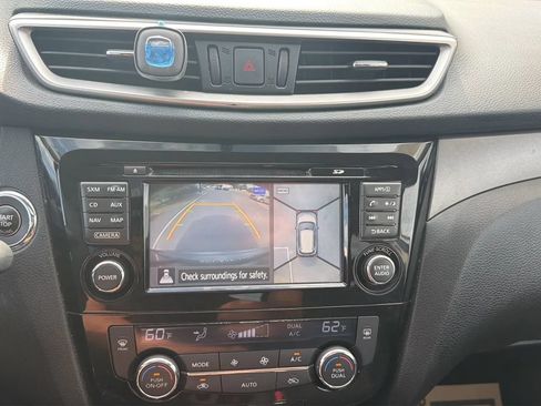 Used 2014 Nissan Rogue SV w/ SV Premium Package AWD/4WD image 28