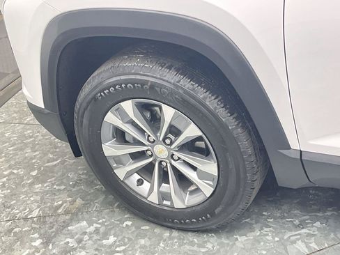 Used 2026 Chevrolet Equinox LT w/ Safety and Technology Package FWD image 29