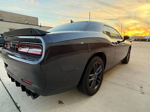 Used 2019 Dodge Challenger SXT w/ Plus Package image 7