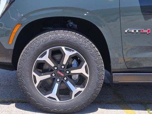 New 2026 GMC Yukon AT4 w/ AT4 Premium Package AWD/4WD image 32