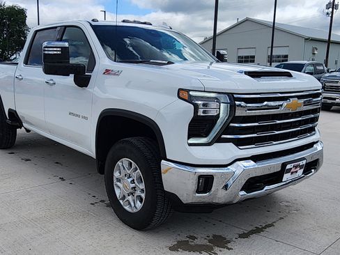 Used 2026 Chevrolet Silverado 2500 LTZ w/ LTZ Plus Package AWD/4WD image 3