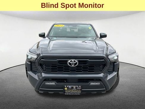 Used 2024 Toyota Tacoma TRD Off-Road AWD/4WD image 4