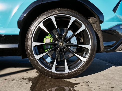 Used 2021 Lamborghini Urus image 17