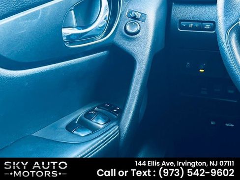 Used 2017 Nissan Rogue S image 15