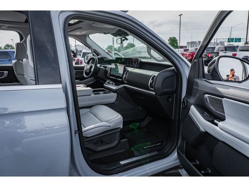 New 2025 Ford Expedition Platinum w/ Platinum Ultimate Package AWD/4WD image 21