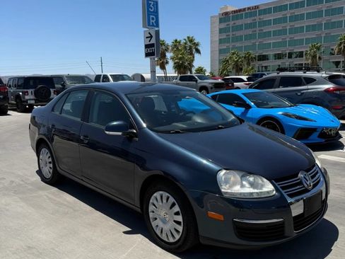 Used 2009 Volkswagen Jetta S FWD image 3