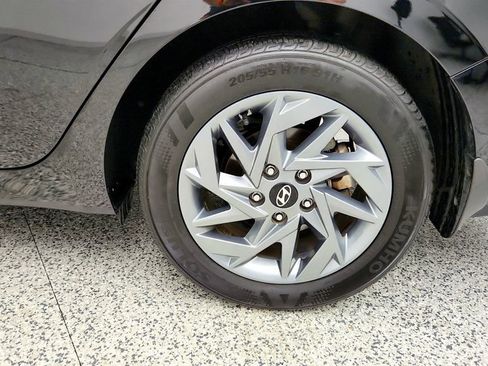 Used 2024 Hyundai Elantra SEL FWD image 9
