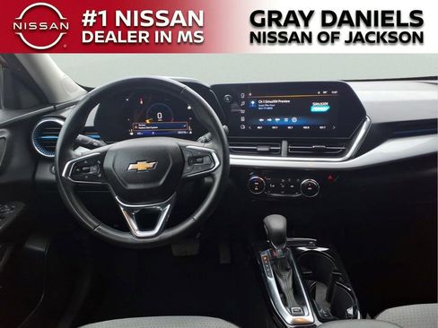 Used 2024 Chevrolet Trax LT w/ Driver Confidence Package FWD image 9