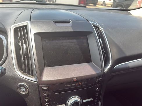 Used 2019 Ford Edge Titanium FWD image 5