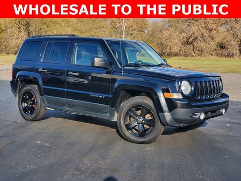 Used 2013 Jeep Patriot Sport w/ Tire & Wheel Group AWD/4WD image 2