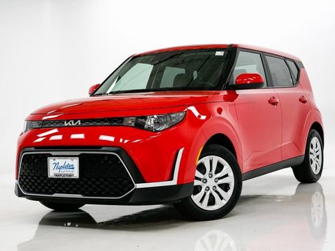 Used 2023 Kia Soul LX image 1