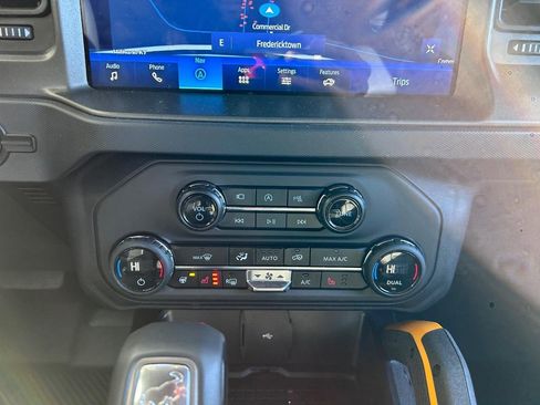 Used 2024 Ford Bronco Badlands image 13