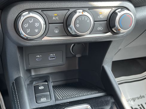 Used 2024 Nissan Kicks SV FWD image 31