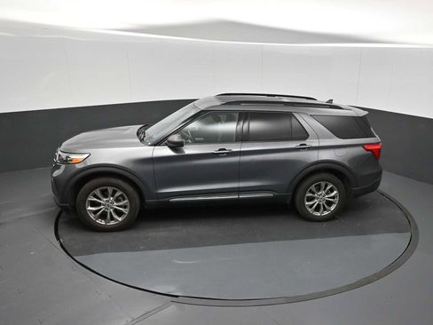Used 2021 Ford Explorer XLT w/ Equipment Group 202A AWD/4WD image 25