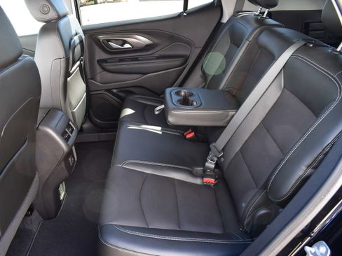 Used 2024 GMC Terrain SLT image 26