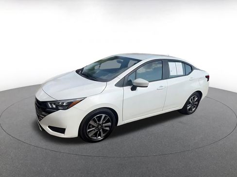 Used 2025 Nissan Versa SV FWD image 8