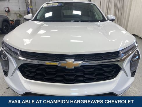 Used 2024 Chevrolet Trax LT w/ Driver Confidence Package FWD image 39