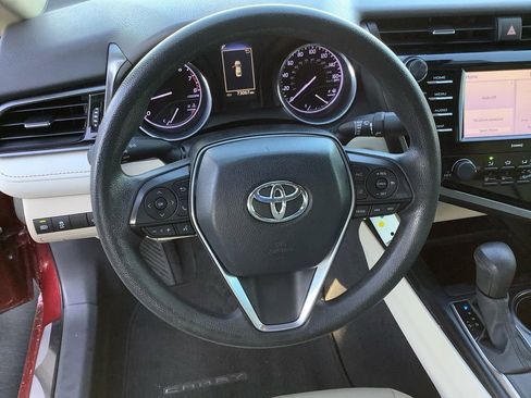 Used 2020 Toyota Camry LE image 9