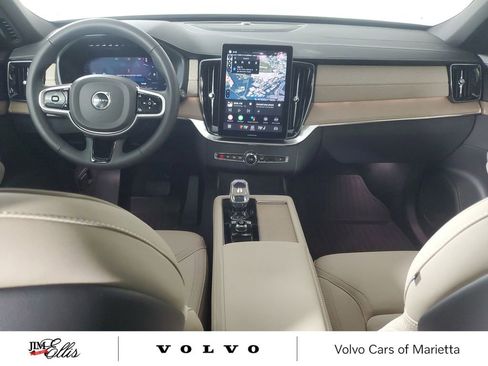 Used 2026 Volvo XC90 B6 Plus w/ Protection Package Premier image 17