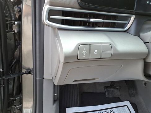 Used 2024 Hyundai Elantra SEL image 19