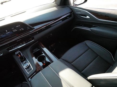 Certified 2023 Cadillac Escalade Premium Luxury image 11