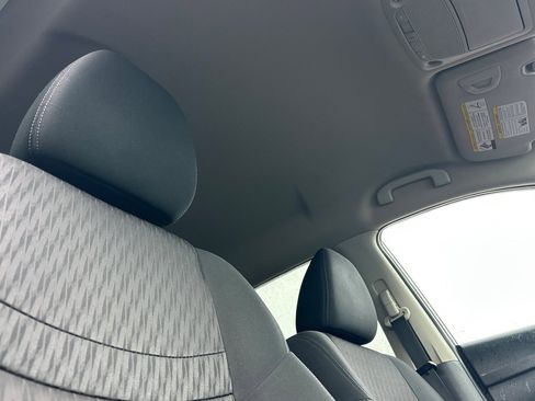 Used 2018 Nissan Rogue SV image 14