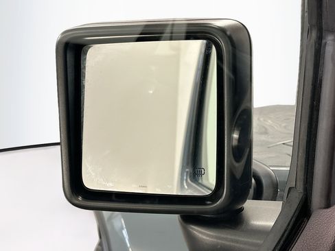 Used 2025 Jeep Wrangler Sahara image 16