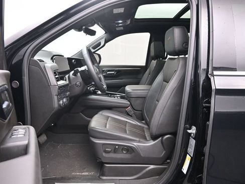 Used 2025 Chevrolet Tahoe High Country AWD/4WD image 22