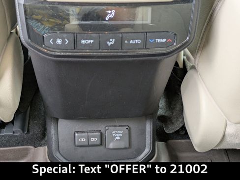 Used 2023 Toyota Highlander Limited image 16