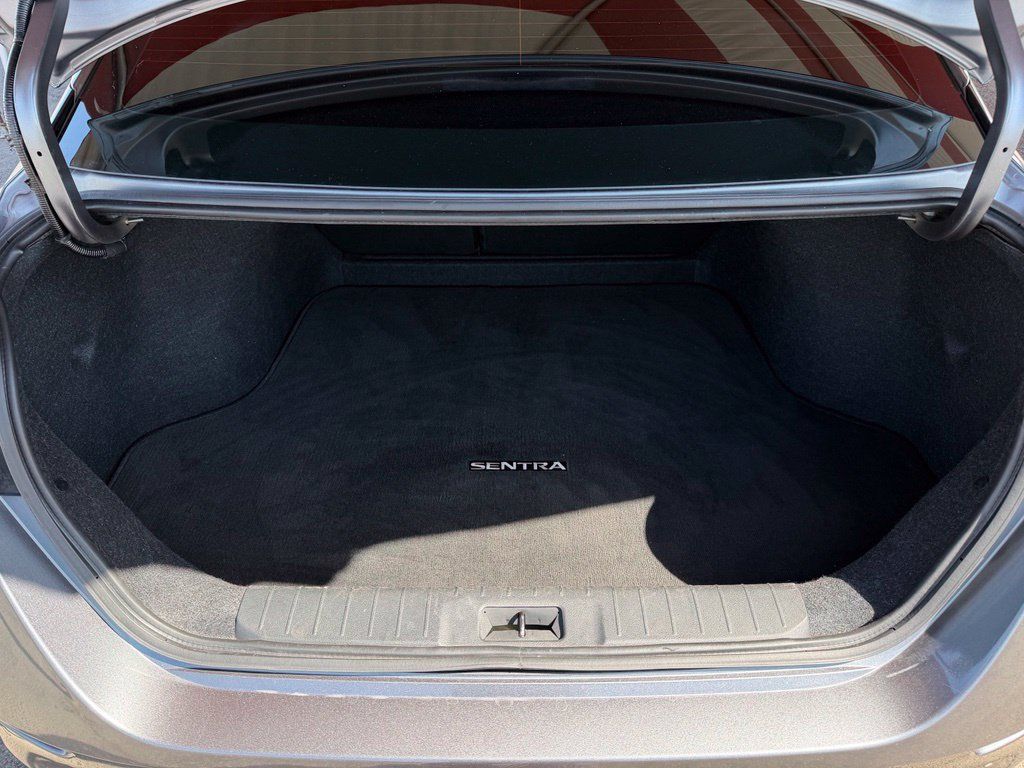 Used 2022 Nissan Sentra SV FWD image 11