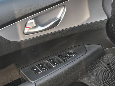Used 2023 Kia Forte LXS w/ LXS Technology Package FWD image 11
