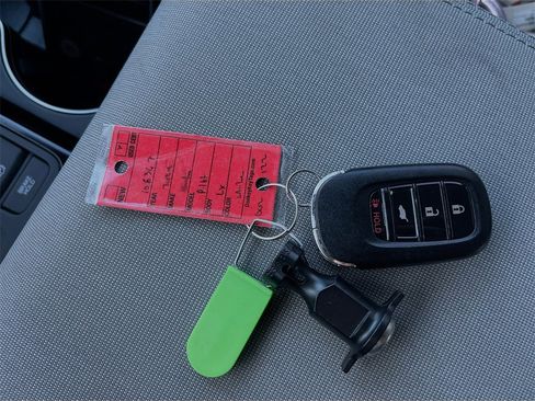 Used 2024 Honda Pilot LX image 33