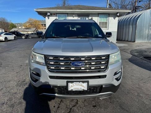 Used 2016 Ford Explorer XLT w/ Equipment Group 202A image 2