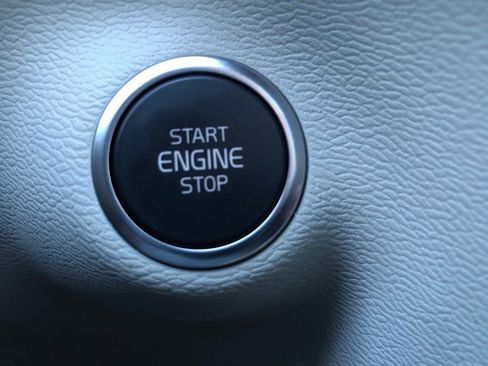 Used 2023 Volvo XC40 B5 Plus w/ Driver Assist Package image 31