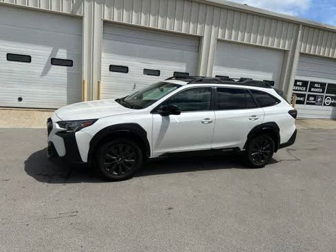 Used 2023 Subaru Outback Onyx Edition AWD/4WD image 17