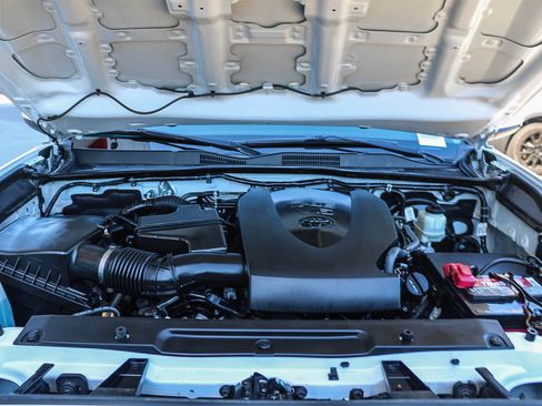 Certified 2021 Toyota Tacoma SR5 AWD/4WD image 27