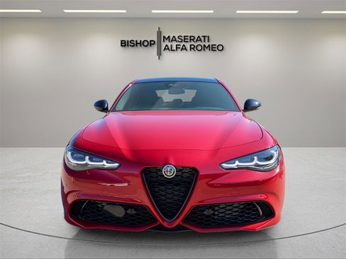 New 2025 Alfa Romeo Giulia image 2