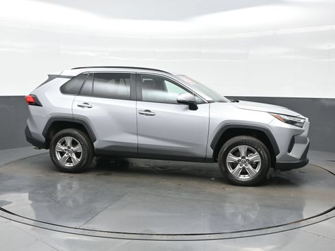 Used 2025 Toyota RAV4 XLE AWD/4WD image 7