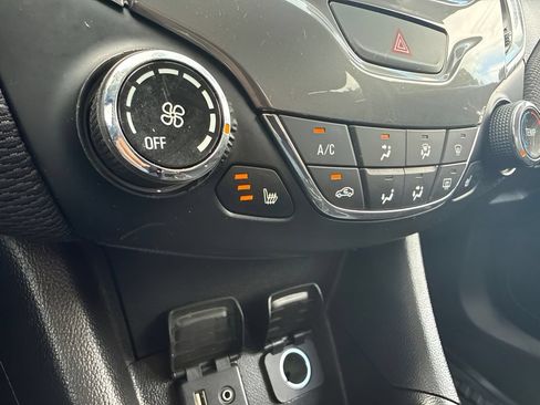 Used 2017 Chevrolet Cruze LT w/ Convenience Package FWD image 22