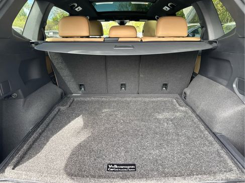 Used 2024 Volkswagen Tiguan SE w/ Panoramic Sunroof Package image 59