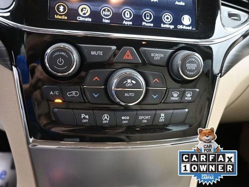 Used 2022 Jeep Grand Cherokee Laredo E image 36