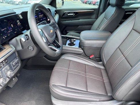 Used 2025 Chevrolet Tahoe High Country AWD/4WD image 14