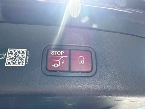 Used 2023 Mercedes-Benz GLC 300 4MATIC image 11