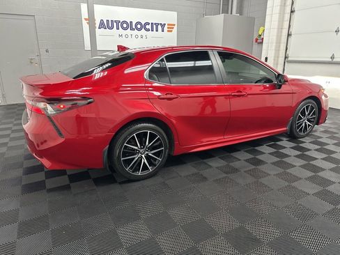 Used 2021 Toyota Camry SE w/ Cold Weather Package image 11