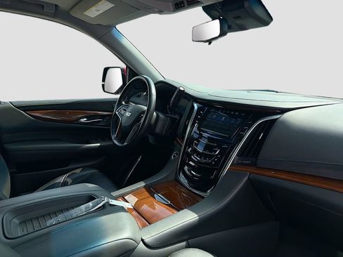 Used 2019 Cadillac Escalade Luxury image 32