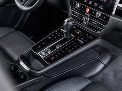 Certified 2026 Porsche Macan S AWD/4WD image 33